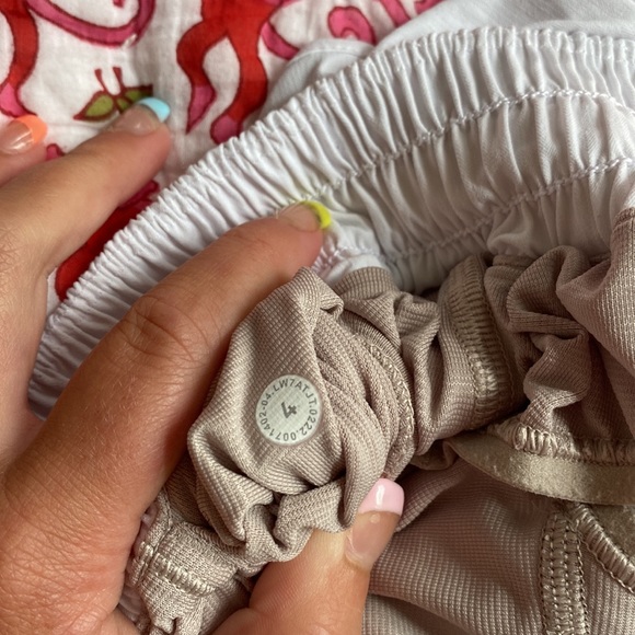 LULULEMON 4inch shorts size 4 hotty hot - Picture 3 of 4